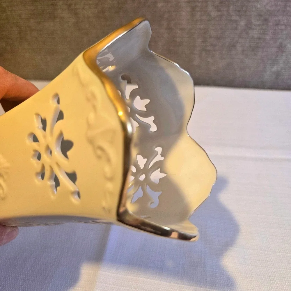 Lenox‎ Pierced Ivory Bone China Vase Gold Trim Made in USA 7.25 Inch Scalloped